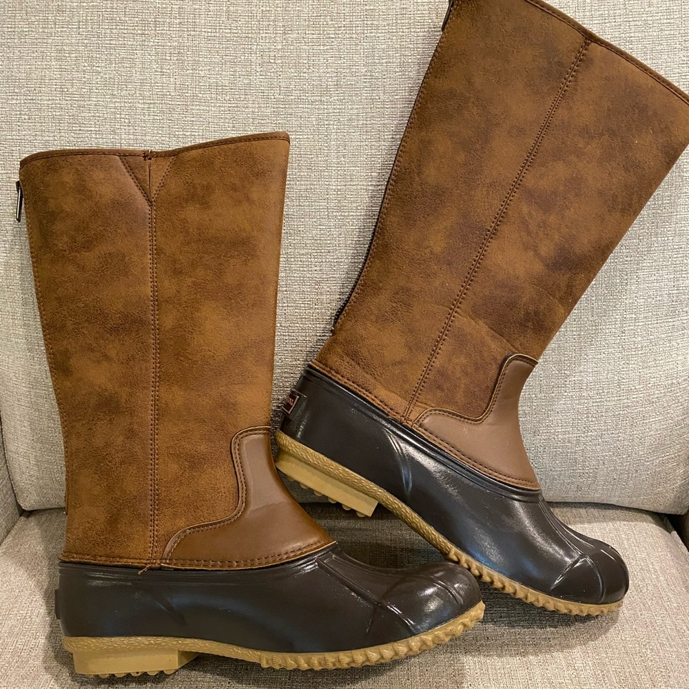 Excellent London Fog Women’s Tall Zip Suede & Rubber Duck Boots w box! Size 8